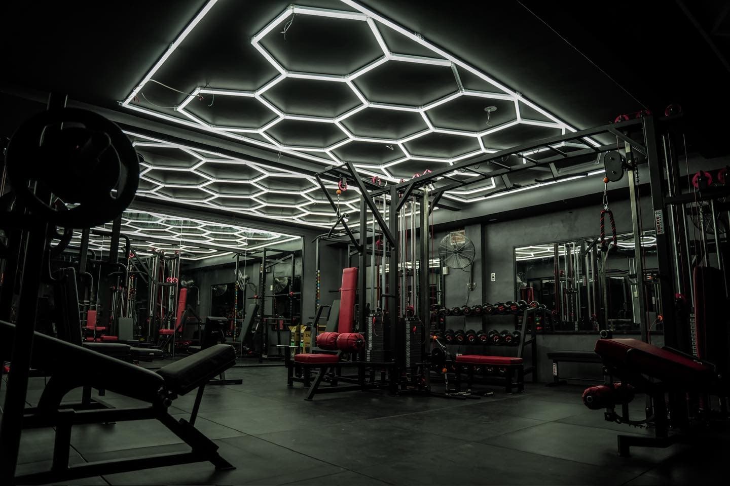 Spacious gym floor with modern facilities