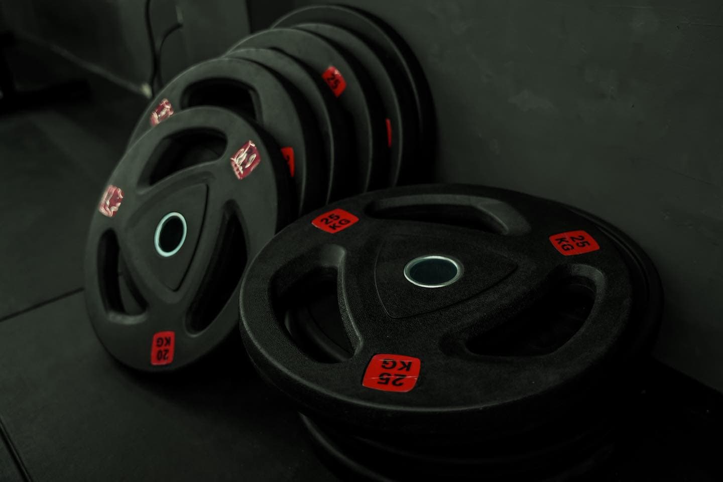 Weight plates and equipment